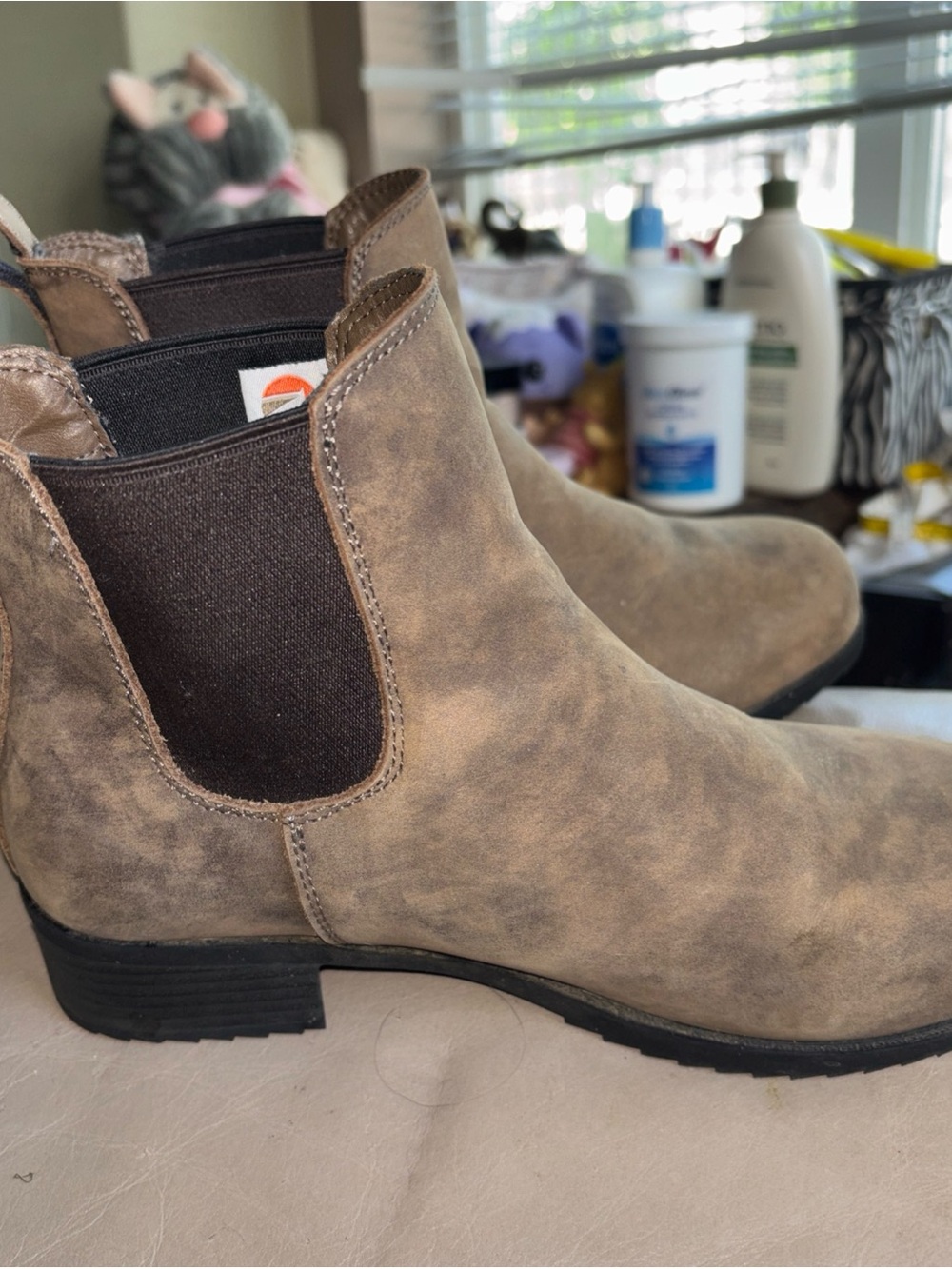 Comfy Moda Women's Taupe Waterproof Suede Chelsea Ankle Boots  Size 7.  Exc Cond